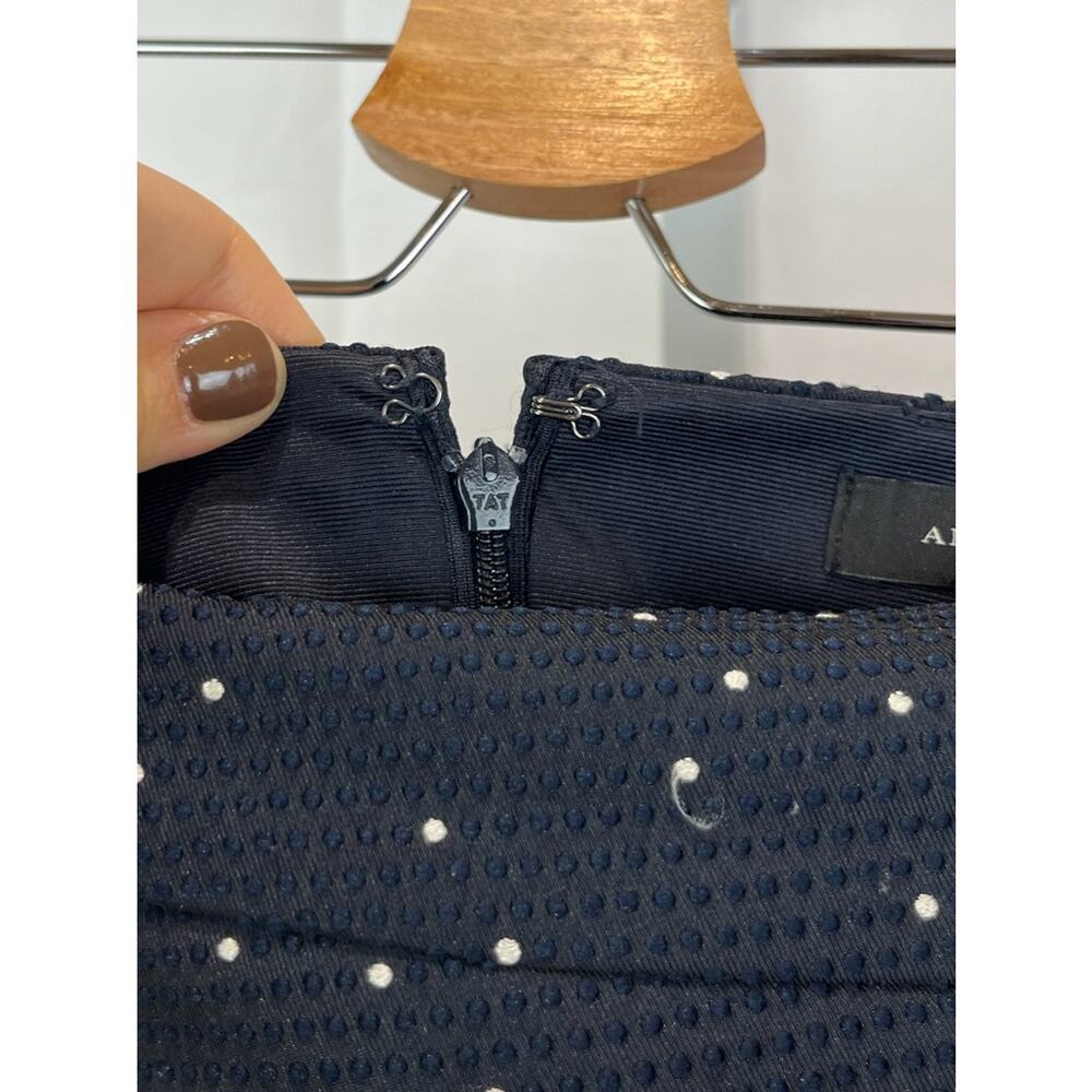 ANN TAYLOR Blue Sz 6 Dot Jacquard Skirt Textured Straight Above Knee Lined Navy - Picture 9 of 12